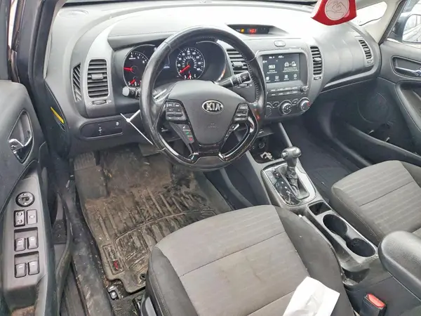 3KPFL4A71JE187374 2018 KIA FORTE - Image 8