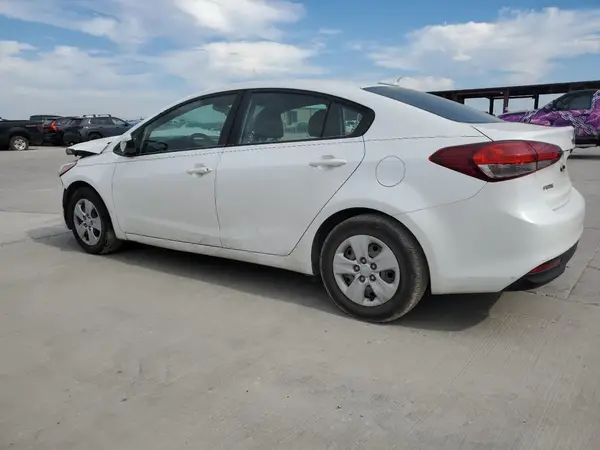 3KPFL4A71JE194115 2018 KIA FORTE - Image 2