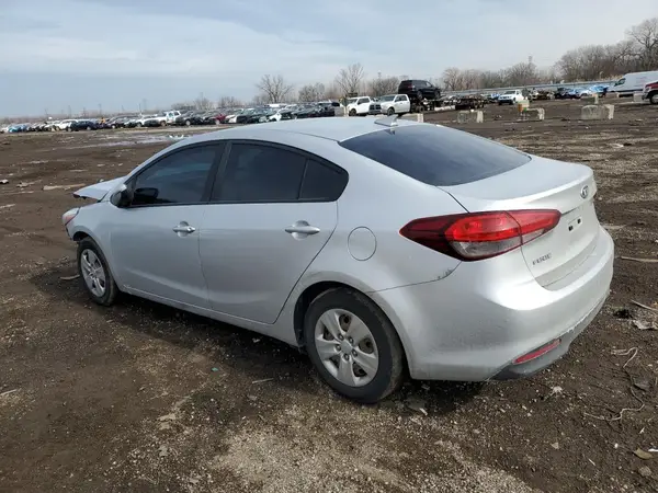 3KPFL4A71JE195653 2018 KIA FORTE - Image 2