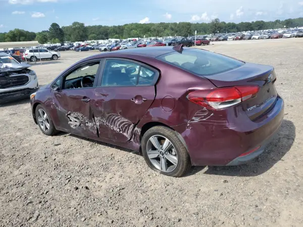 3KPFL4A71JE196592 2018 KIA FORTE - Image 2