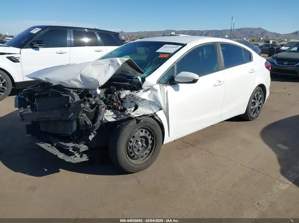 3KPFL4A71JE196902 2018 KIA FORTE - Image 2