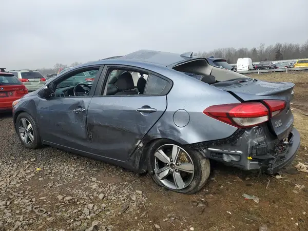 3KPFL4A71JE197726 2018 KIA FORTE - Image 2