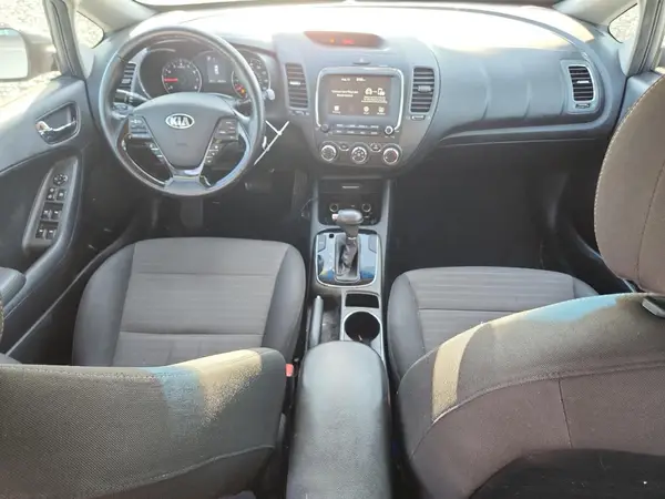 3KPFL4A71JE197936 2018 KIA FORTE - Image 8