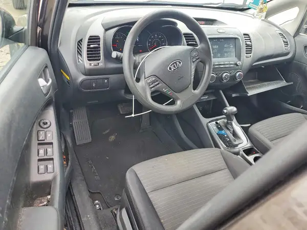 3KPFL4A71JE199010 2018 KIA FORTE - Image 8