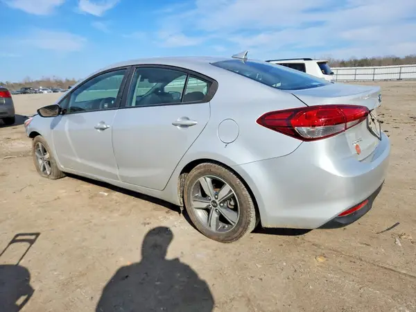 3KPFL4A71JE200642 2018 KIA FORTE - Image 2