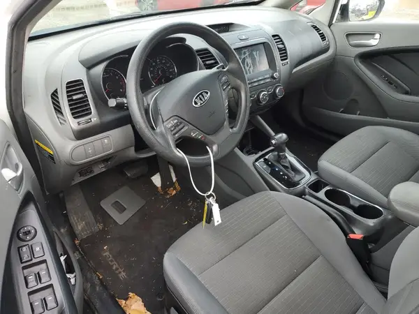 3KPFL4A71JE202780 2018 KIA FORTE - Image 8