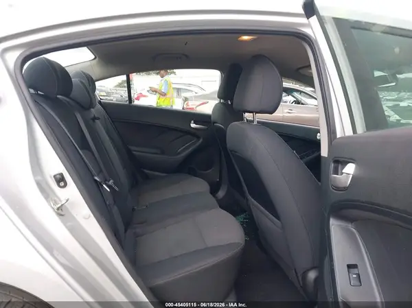 3KPFL4A71JE202956 2018 KIA FORTE - Image 8