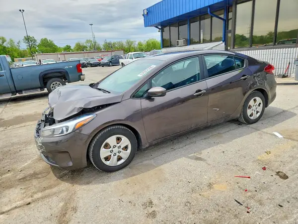 3KPFL4A71JE204366 2018 KIA FORTE - Image 1