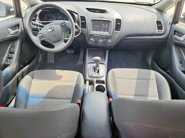 3KPFL4A71JE204366 2018 KIA FORTE - Image 8
