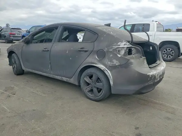 3KPFL4A71JE207638 2018 KIA FORTE - Image 2