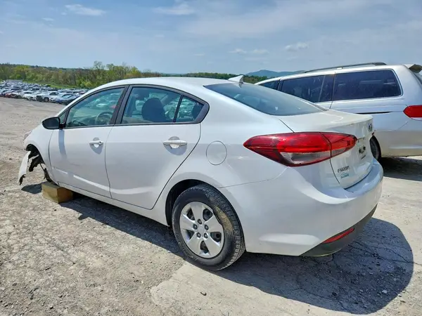 3KPFL4A71JE210040 2018 KIA FORTE - Image 2