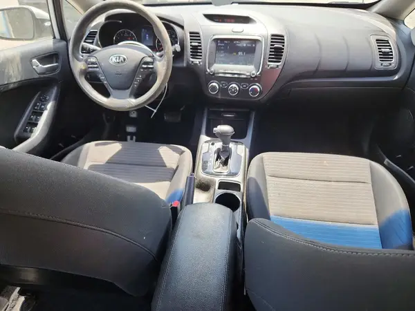 3KPFL4A71JE210040 2018 KIA FORTE - Image 8
