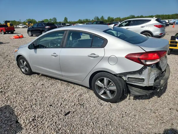 3KPFL4A71JE211091 2018 KIA FORTE - Image 2