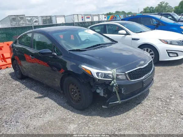 3KPFL4A71JE211186 2018 KIA FORTE - Image 1
