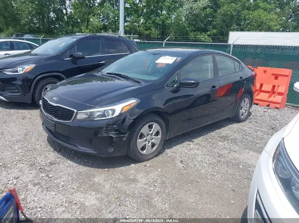 3KPFL4A71JE211186 2018 KIA FORTE - Image 2
