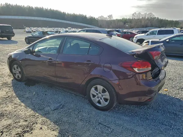 3KPFL4A71JE211768 2018 KIA FORTE - Image 2