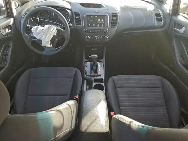 3KPFL4A71JE211768 2018 KIA FORTE - Image 8