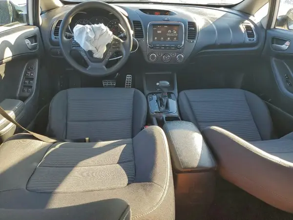 3KPFL4A71JE212600 2018 KIA FORTE - Image 8
