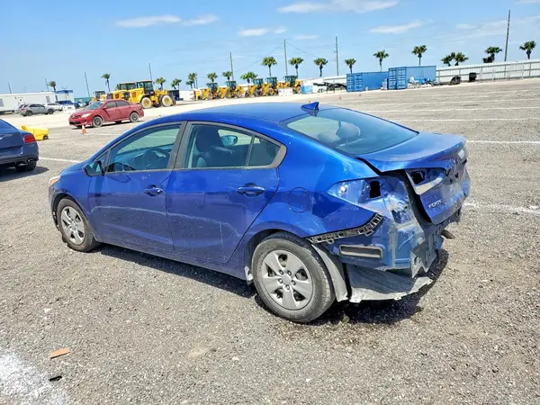 3KPFL4A71JE212984 2018 KIA FORTE - Image 2