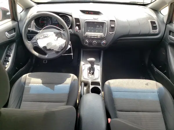 3KPFL4A71JE215061 2018 KIA FORTE - Image 8