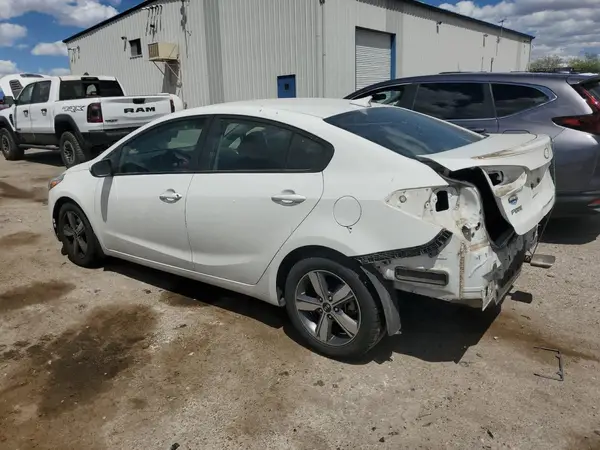 3KPFL4A71JE216601 2018 KIA FORTE - Image 2