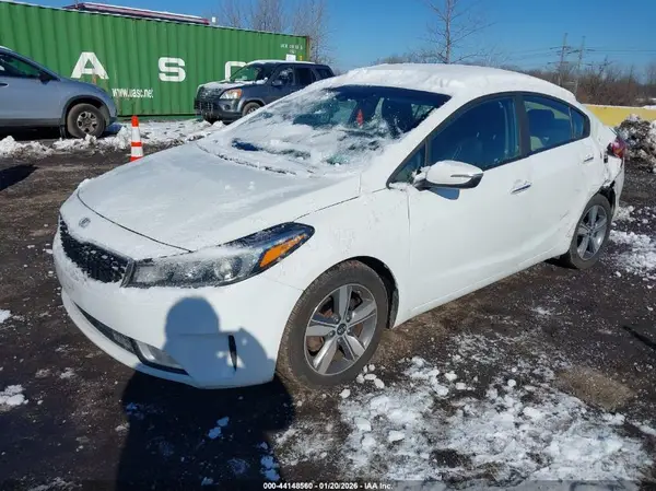 3KPFL4A71JE217571 2018 KIA FORTE - Image 2