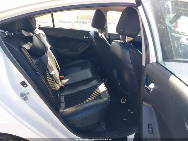 3KPFL4A71JE217571 2018 KIA FORTE - Image 8