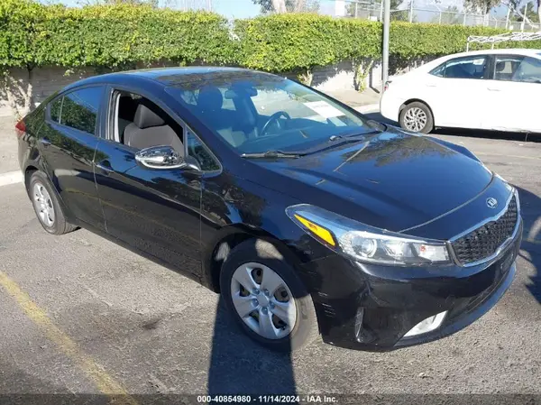 3KPFL4A71JE218204 2018 KIA FORTE - Image 1