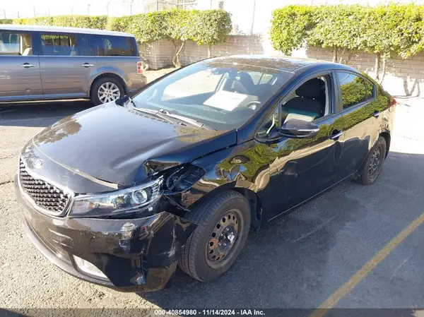 3KPFL4A71JE218204 2018 KIA FORTE - Image 2