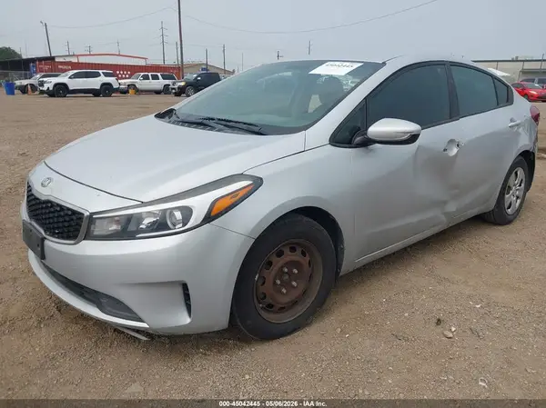 3KPFL4A71JE218221 2018 KIA FORTE - Image 2