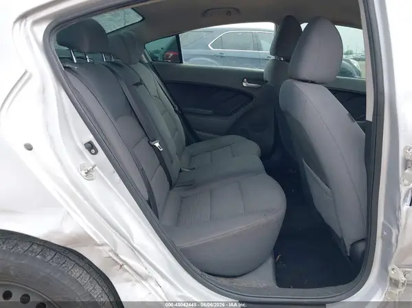 3KPFL4A71JE218221 2018 KIA FORTE - Image 8