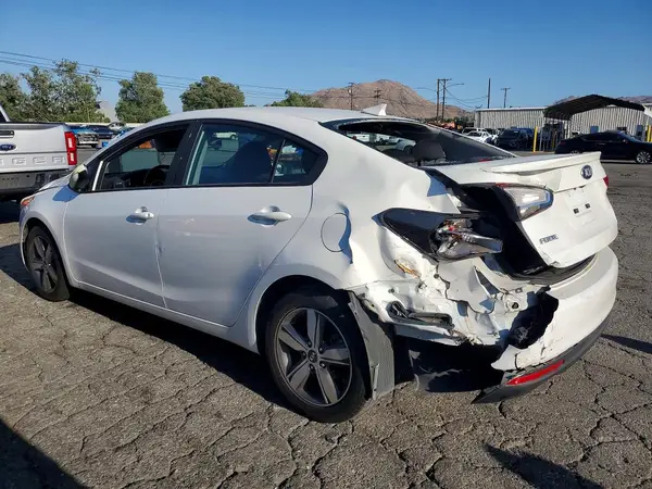 3KPFL4A71JE218395 2018 KIA FORTE - Image 2