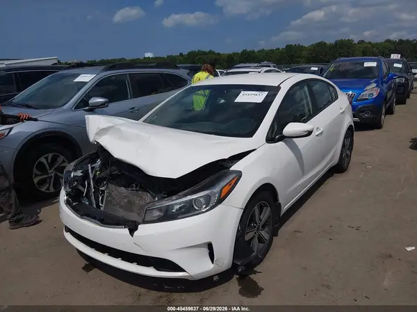 3KPFL4A71JE219370 2018 KIA FORTE - Image 2