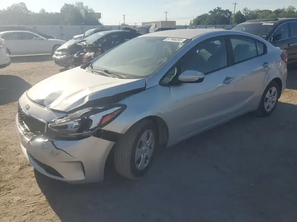 3KPFL4A71JE221488 2018 KIA FORTE - Image 1