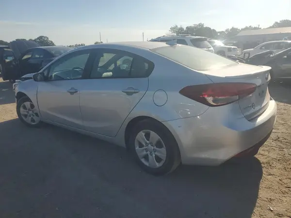 3KPFL4A71JE221488 2018 KIA FORTE - Image 2