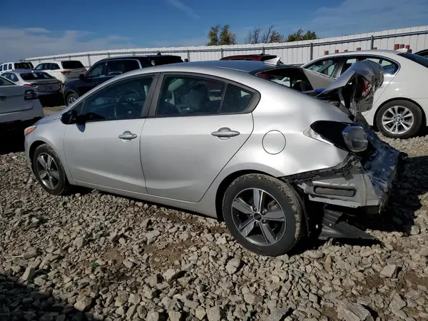 3KPFL4A71JE223984 2018 KIA FORTE - Image 2