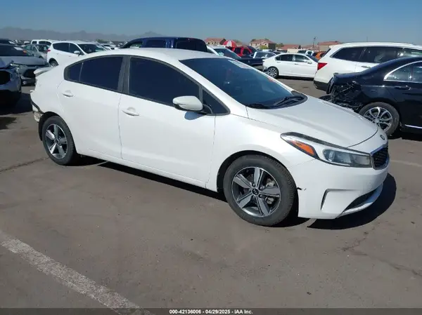 3KPFL4A71JE224522 2018 KIA FORTE - Image 1