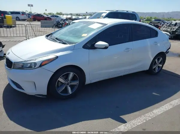 3KPFL4A71JE224522 2018 KIA FORTE - Image 2