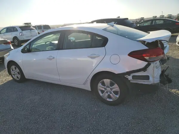 3KPFL4A71JE227064 2018 KIA FORTE - Image 2