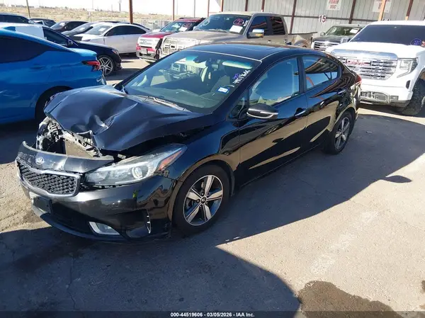 3KPFL4A71JE229087 2018 KIA FORTE - Image 2