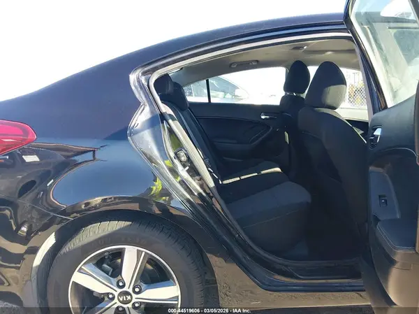 3KPFL4A71JE229087 2018 KIA FORTE - Image 8