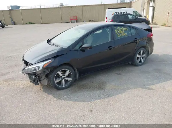 3KPFL4A71JE233852 2018 KIA FORTE - Image 2