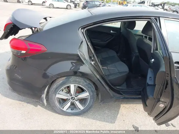 3KPFL4A71JE233852 2018 KIA FORTE - Image 8