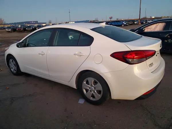 3KPFL4A71JE235598 2018 KIA FORTE - Image 2