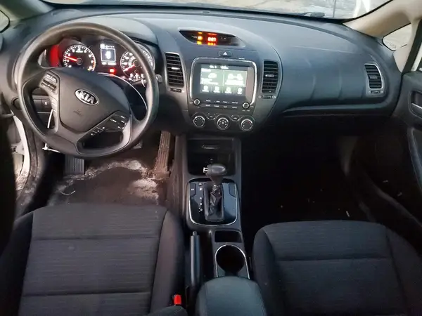 3KPFL4A71JE235598 2018 KIA FORTE - Image 8