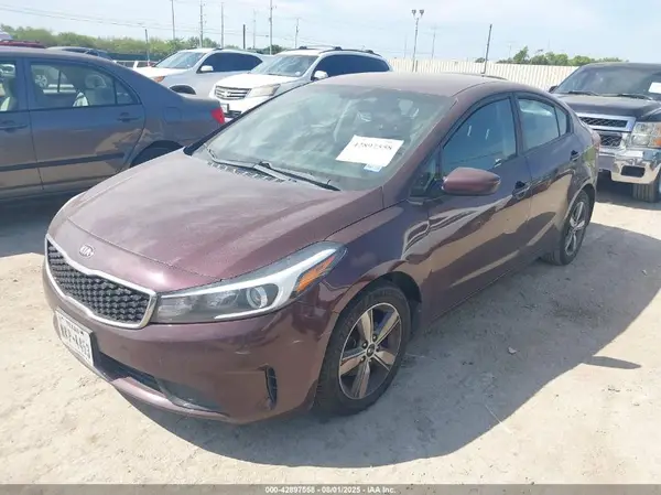 3KPFL4A71JE235973 2018 KIA FORTE - Image 2
