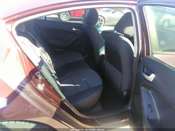 3KPFL4A71JE235987 2018 KIA FORTE - Image 8