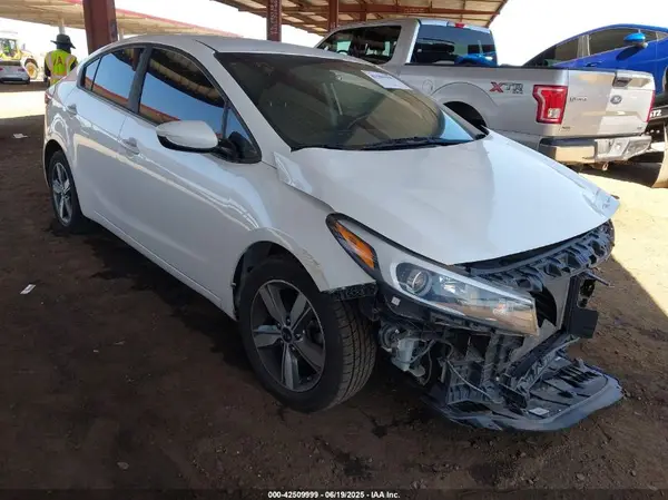 3KPFL4A71JE239554 2018 KIA FORTE - Image 1
