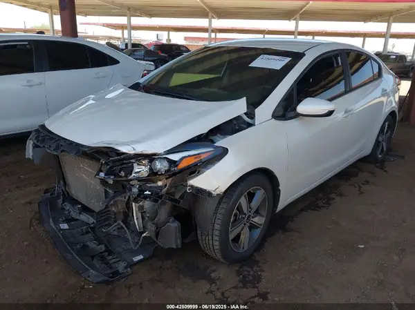 3KPFL4A71JE239554 2018 KIA FORTE - Image 2