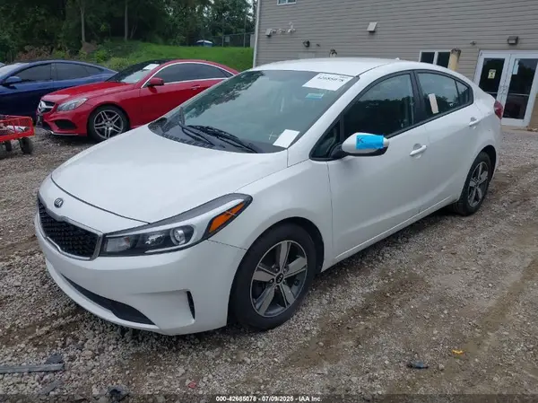 3KPFL4A71JE241479 2018 KIA FORTE - Image 2